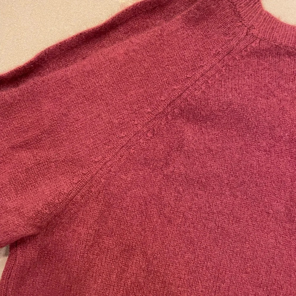 Saks Fifth Avenue Cold Shoulder Cashmere Sweater Size Medium - Picture 7 of 12